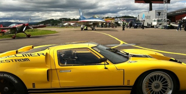 Армията провали дуел между Ford GT40 и изстребител F16