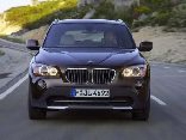 BMW подготвя мини кросоувър