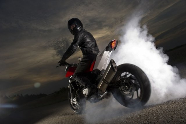 BMW продава Husqvarna