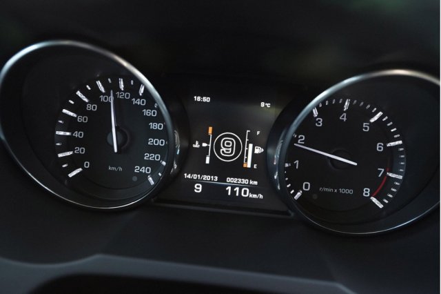 Land Rover усилено тества 9-степенен автомат