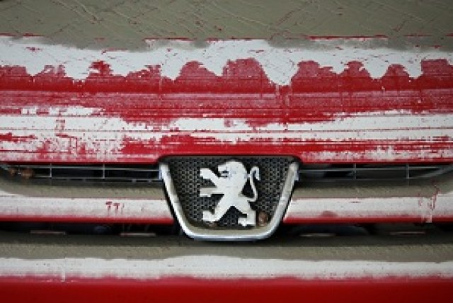 GM поема контрола над Peugeot