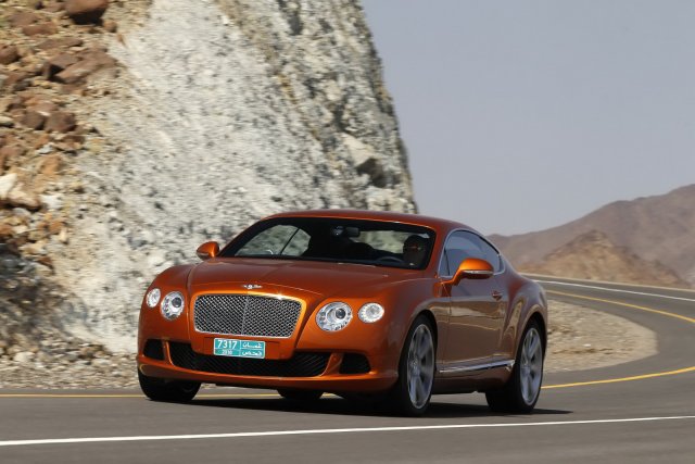 Bentley заменя бензина с ток