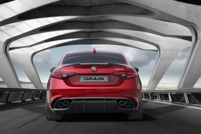 Alfa Romeo Giulia ускорява до 320 км/час