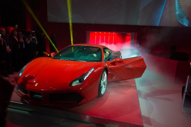 Фетел показа бюджетно Ferrari с 670 к.с.