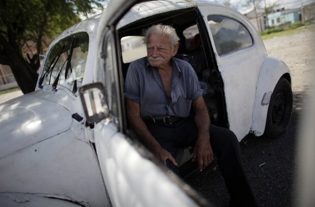 Все по-възрастни хора купуват нови коли