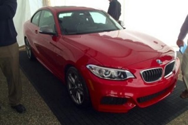 Щракнаха BMW M235i по време на презентация