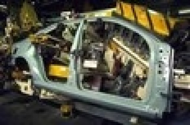 Срути се покрива на фабриката на Форд в Генк