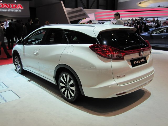 Показаха новия Honda Civic Tourer в София