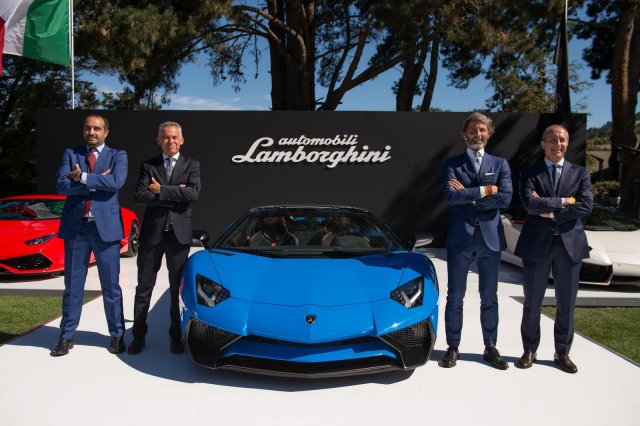 Роудстърът Lamborghini Aventdor се появи в Пебъл Бийч