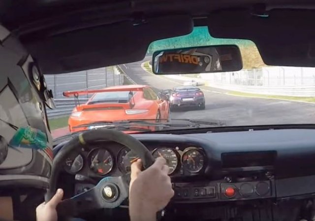 Старо Porsche 911 гони пистово 911 GT3 RS (ВИДЕО)