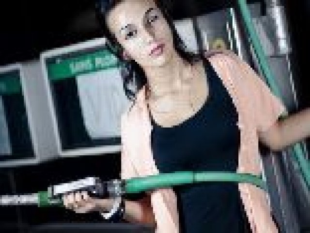 Стачката във Франция затвори над 1500 бензиностанции