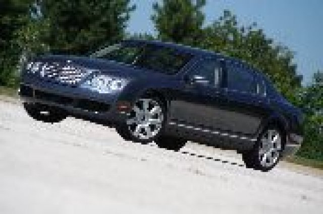 Bentley съди Axl Rose