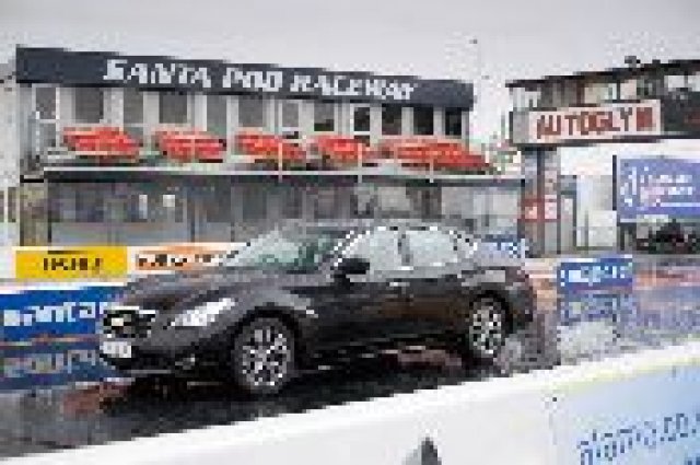 Infiniti постави рекорд на 400 метра