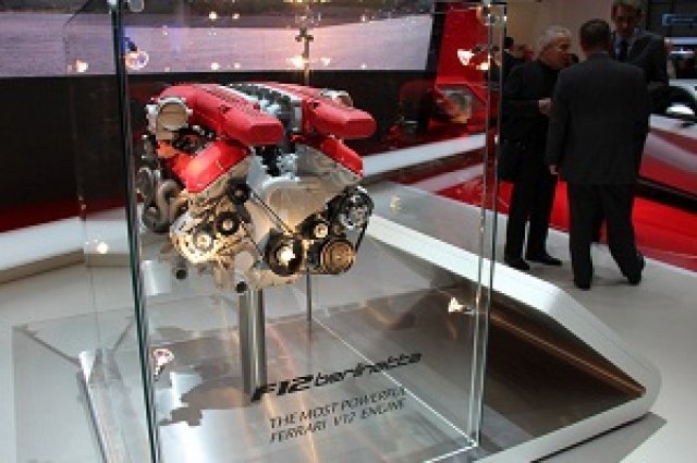 Ferrari ще прави хибриден V12