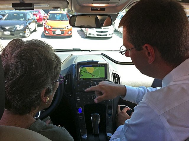 101-годишен американец купи Volt на жена си