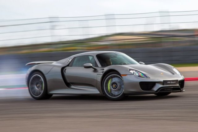 Porsche временно „замразява“ разработката на съперник на Ferrari 458