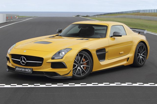 Mercedes сваля SLS от конвейера през 2014 г.