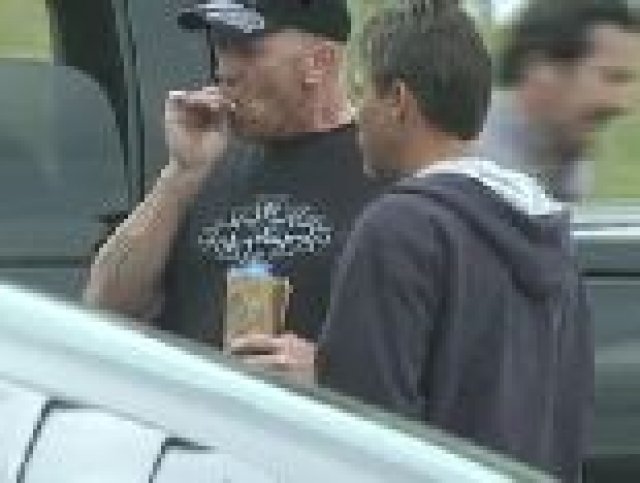 Ганджа и бира по обед, после правят коли