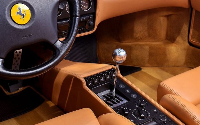 Ferrari се отказа от механичните скоростни кутии