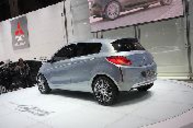 Mitsubishi показа прототипа на новия Colt