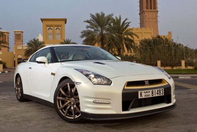 Nissan пуска златен GT-R