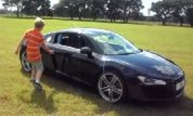 11-годишен дрифтира с Audi R8