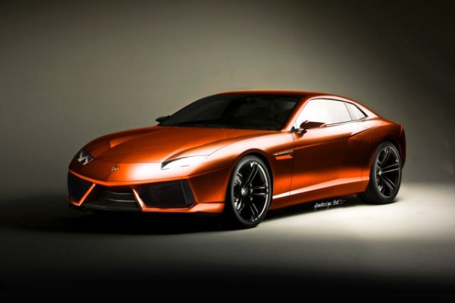 Юбилейното Lamborghini - 12 цилиндъра отпред