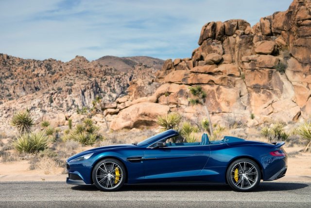 Aston Martin представи своя карбонов Vanquish Volante