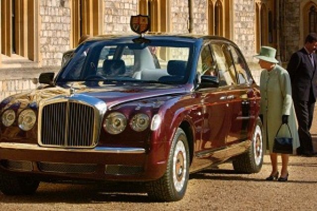 Кралицата си търси шофьор