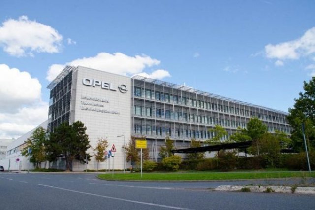 Спорове отлагат сделката за Opel