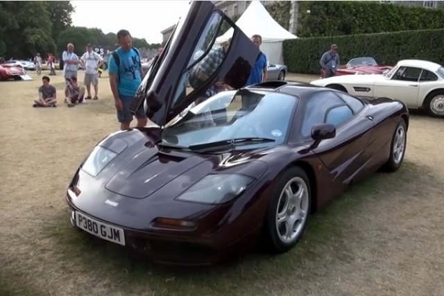 Роуън Аткинсън продава своя McLaren F1
