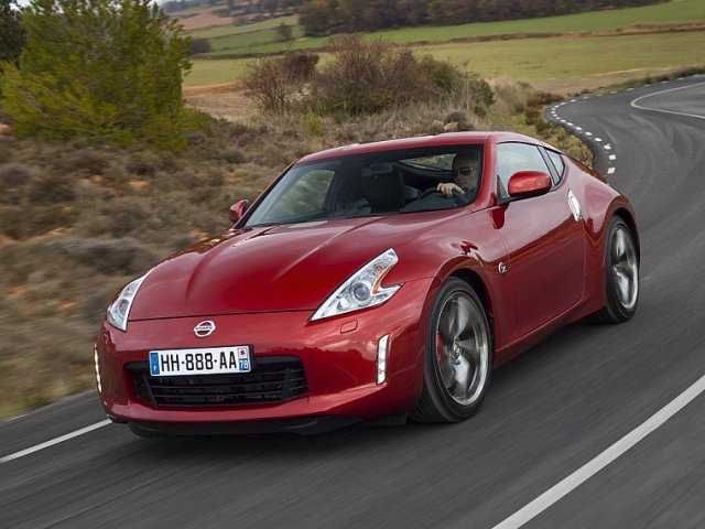 Nissan успокои феновете на 370Z