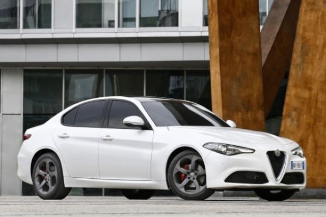 Alfa Romeo добавя мощност на Giulia Veloce