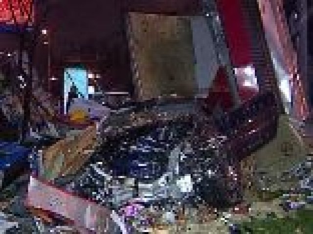 Инцидент разполови Aston Martin