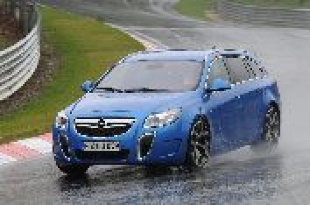 Opel Insignia OPC Sports Tourer получи наградата на Auto Bild за спортни автомобили