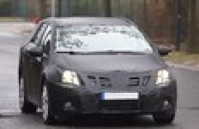 Toyota готви новото поколение на Avensis