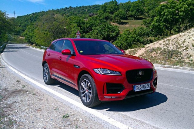 Jaguar F-Pace не е само красива опаковка