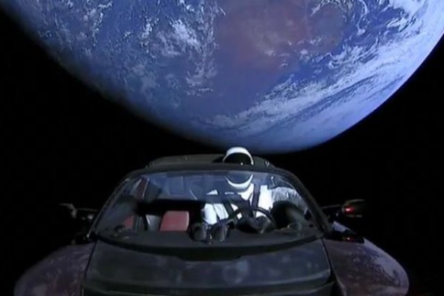 Космическата Tesla вероятно ще се разбие върху Земята