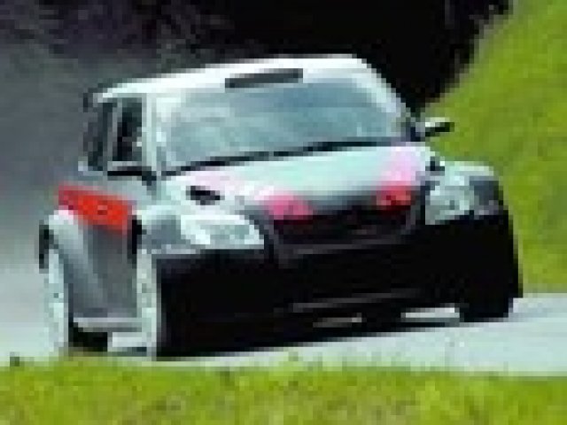 Карлос Сайнц тества Fabia Super 2000