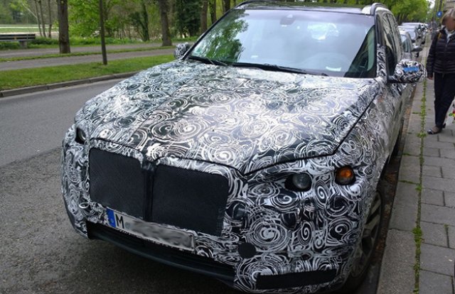 BMW X7 ще получи суперлуксозна версия 