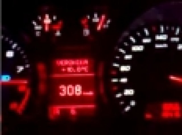 270 км по времени. Спидометр 200 км/ч на Ауди. Спидометр Ауди 320 км. Audi r8 спидометр. Ауди а8 максимальная скорость.