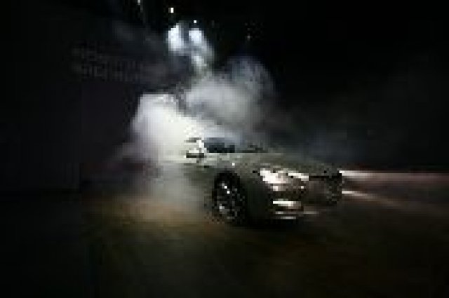 BMW 6 Кабриолет акостира в София