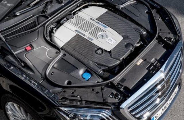 В Mercedes-Benz не се отказват от V12 двигателите