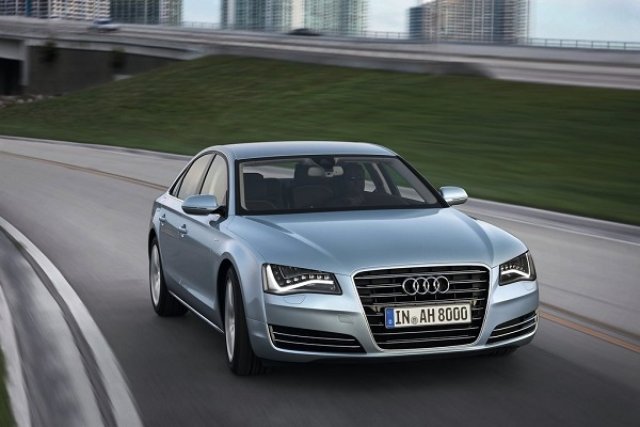 Audi няма да преследва Tesla и BMW