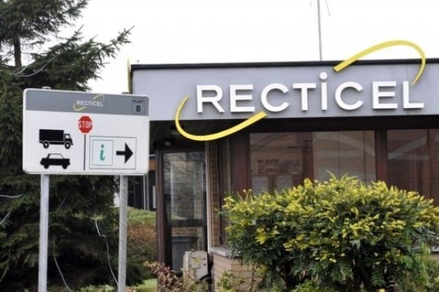 Пожар в Чехия може да забави глобалното производство на автомобили