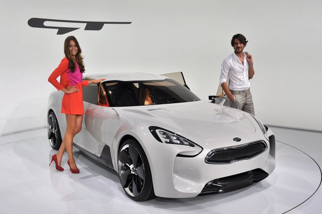 Kia GT излиза в три варианта 