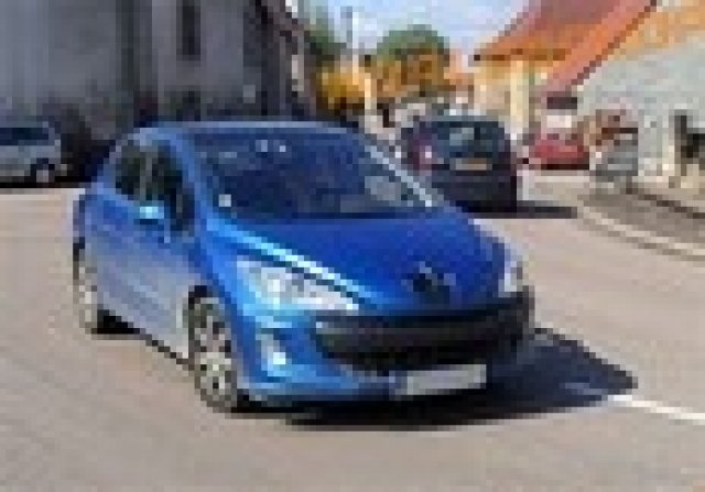 Peugeot 308 хванат без маскировка