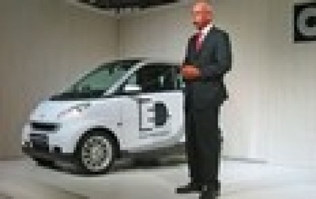 Литиево-йонните акумулатори спъват електрическия Smart