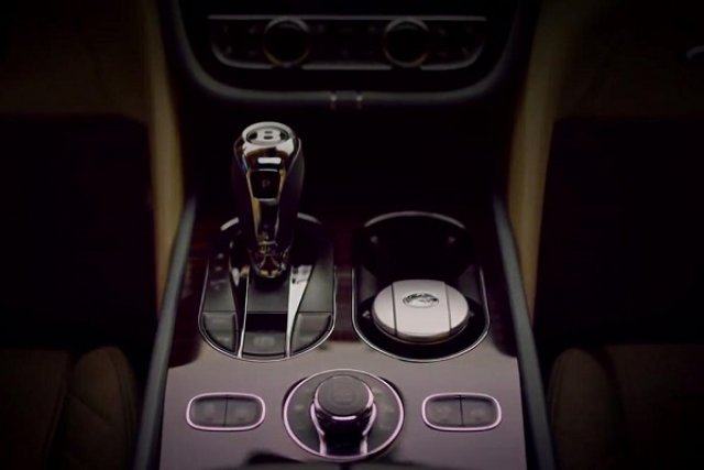 Кросовърът на Bentley отвътре