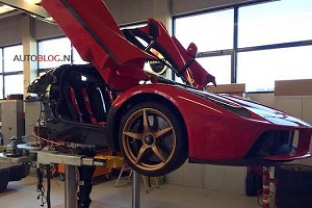 Ferrari прибира всички LaFerrari за ремонт